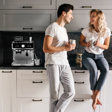 Ekspres kolbowy z młynkiem CROCAFFE Ekspres kolbowy z młynkiem CROCAFFE