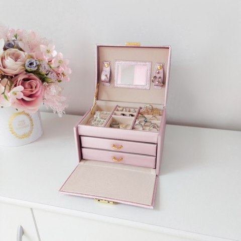 Beautylushh Szkatułka/ kuferek na biżuterię - różowy Beautylushh Szkatułka/ kuferek na biżuterię - różowy